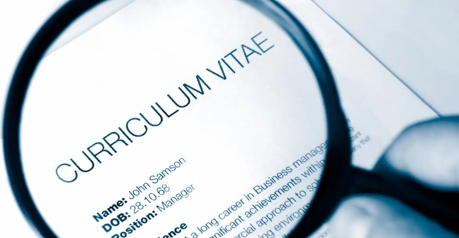 Comment réussir la rédaction d’un CV de première embauche ?